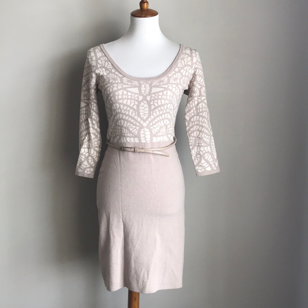 Beautiful CARMEN Marc Valvo fitted Dress! Sz Small
